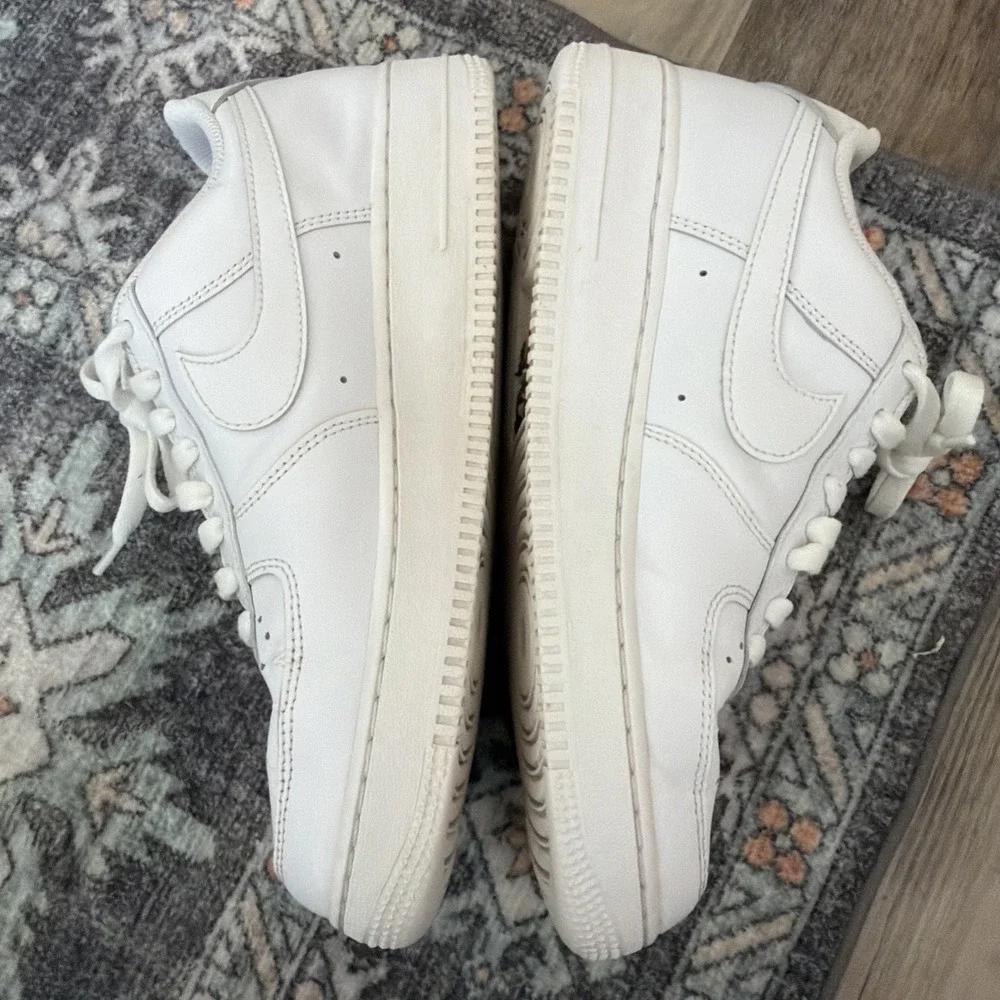 Nike Air Force 1 Low Top Men's Triple White Lace-Up Athletic Sneakers Size 8
